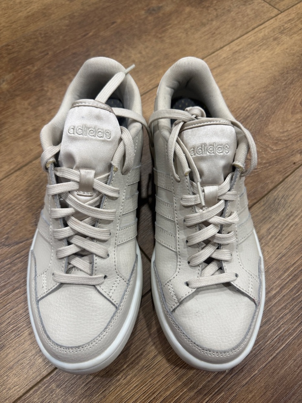 adidas Women’s Low-Top Sneakers in Light Beige. Size 9 women. 7 1/2 Men